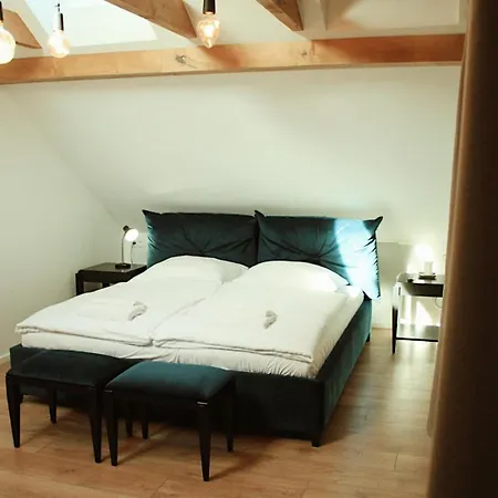 Forrest לינה וארוחת בוקר