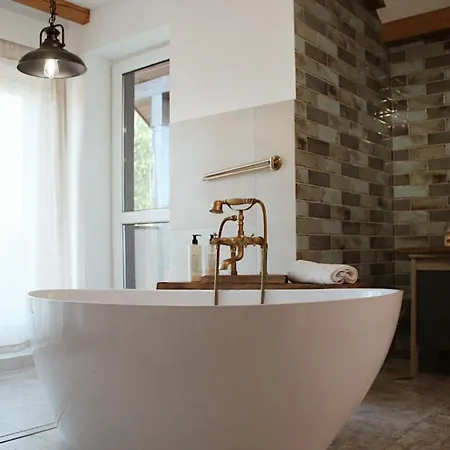 Forrest Nocleg ze śniadaniem 3*