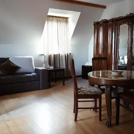 Forrest לינה וארוחת בוקר