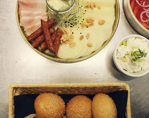 לינה וארוחת בוקר Forrest 3*