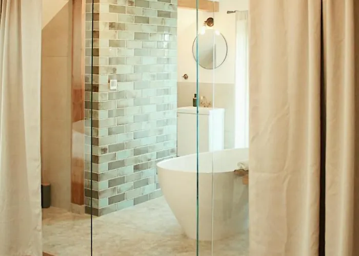 לינה וארוחת בוקר Forrest 3*